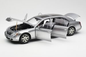 Maybach 62 LWB Himalaya Argent Dealer Edition AUTOart 1:18 B66962178 Métal — image 2 sur 8