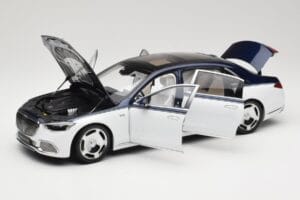 Mercedes Maybach S-Class Z223 Nautical Blue Diamond White Almost Real 1:18 820126 Métal — image 2 sur 8