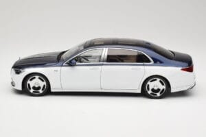 Mercedes Maybach S-Class Z223 Nautical Blue Diamond White Almost Real 1:18 820126 Métal — image 4 sur 8