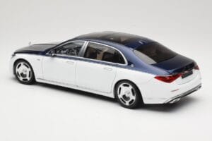 Mercedes Maybach S-Class Z223 Nautical Blue Diamond White Almost Real 1:18 820126 Métal — image 7 sur 8