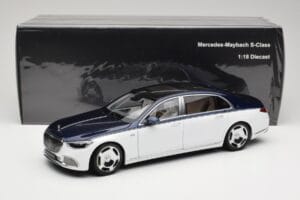 Mercedes Maybach S-Class Z223 Nautical Blue Diamond White Almost Real 1:18 820126 Métal — image 8 sur 8