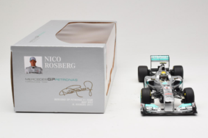 Mercedes MGP W02 #8 N. Rosberg Mercedes GP 2011 Minichamps 1:18 110110008 Métal — image 6 sur 7