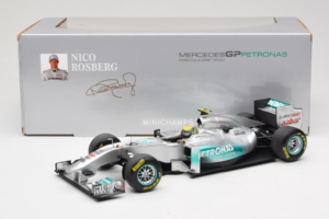 Mercedes MGP W02 #8 N. Rosberg Mercedes GP Showcar 2011 Minichamps 1:18 110110078 Métal — image 7 sur 7