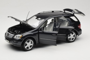 Mercedes ML W164 Obsidian Black Édition Concessionnaire Minichamps 1:18 B66962321 Métal — image 2 sur 8