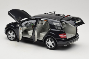 Mercedes ML W164 Obsidian Black Édition Concessionnaire Minichamps 1:18 B66962321 Métal — image 5 sur 8
