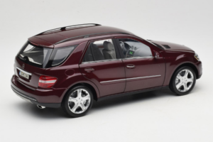 Mercedes ML W164 Red Metallic Minichamps 1:18 150034500 Métal — image 3 sur 8