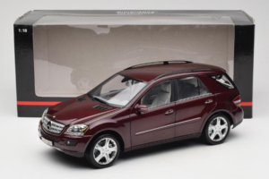 Mercedes ML W164 Red Metallic Minichamps 1:18 150034500 Métal — image 8 sur 8