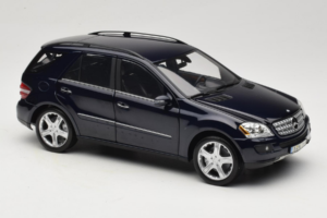Mercedes ML W164 Tanzanite Blue Édition Concessionnaire Minichamps 1:18 B66962322 Métal — image 6 sur 8