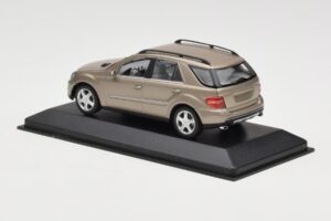 Mercedes ML W164 Cuivre Métallisé Minichamps 1:43 ML002 Métal — image 3 sur 4