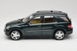 Mercedes ML W164 Green Metallic Minichamps 1:18 150034502 Métal — image 4 sur 8