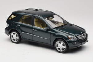 Mercedes ML W164 Green Metallic Minichamps 1:18 150034502 Métal — image 6 sur 8