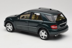 Mercedes ML W164 Green Metallic Minichamps 1:18 150034502 Métal — image 7 sur 8
