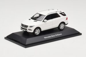 Mercedes ML W166 Calcit White Minichamps 1:43 B66960062 Métal — image 2 sur 4