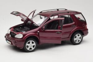 Mercedes ML55 AMG W163 Rouge Maisto 1:18 50348 Métal — image 2 sur 8