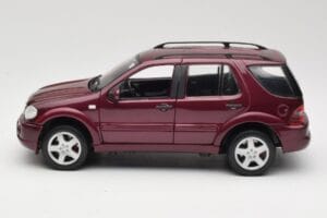 Mercedes ML55 AMG W163 Rouge Maisto 1:18 50348 Métal — image 4 sur 8