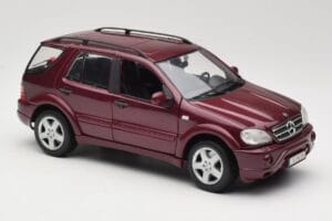 Mercedes ML55 AMG W163 Rouge Maisto 1:18 50348 Métal — image 6 sur 8