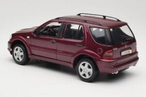Mercedes ML55 AMG W163 Rouge Maisto 1:18 50348 Métal — image 7 sur 8