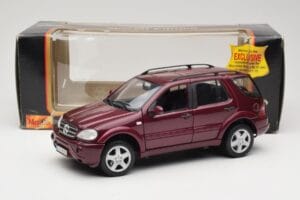 Mercedes ML55 AMG W163 Rouge Maisto 1:18 50348 Métal — image 8 sur 8