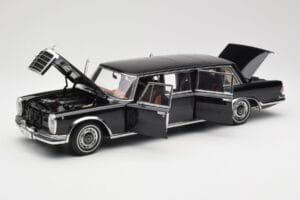 Mercedes 600 Pullman W100 Noir AUTOart 1:18 76197 Métal — image 2 sur 8