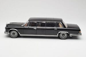 Mercedes 600 Pullman W100 Noir AUTOart 1:18 76197 Métal — image 4 sur 8