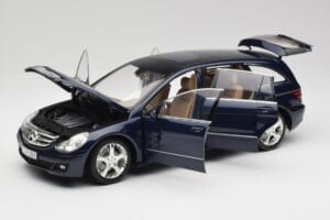 Mercedes R-Class W251 Tanzanite Bleu Minichamps 1:18 150034600 Métal — image 2 sur 8