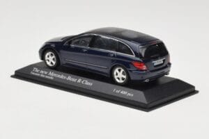 Mercedes R-Class W251 Tanzanite Blue Minichamps 1:43 B66962215 Métal — image 3 sur 4
