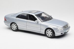 Mercedes S-Class W220 Bleu Clair Maisto 1:18 56050 Métal — image 6 sur 8