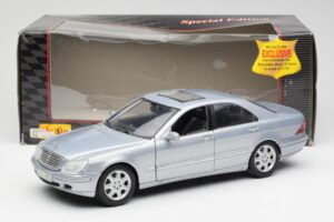 Mercedes S-Class W220 Bleu Clair Maisto 1:18 56050 Métal — image 8 sur 8