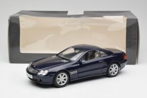 Mercedes SL 500 R230 Bleu Maisto 1:18 B66962126 Métal — image 8 sur 8