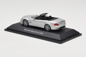 Mercedes SL 63 AMG R230 Silver Metallic Minichamps 1:43 B66960018 Métal — image 3 sur 4