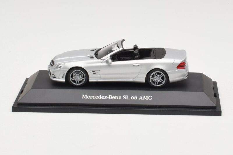 Mercedes SL 65 AMG R230 Argent Minichamps 1:43 Mercedes SL 65 AMG R230 Argent Minichamps 1:43 B66960601 Métal