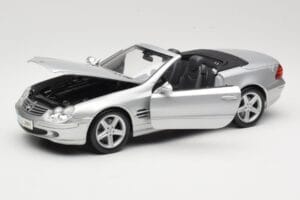 Mercedes SL R230 Argent Maisto 1:18 B66962125 Métal — image 2 sur 8