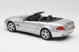 Mercedes SL R230 Argent Maisto 1:18 B66962125 Métal — image 7 sur 8