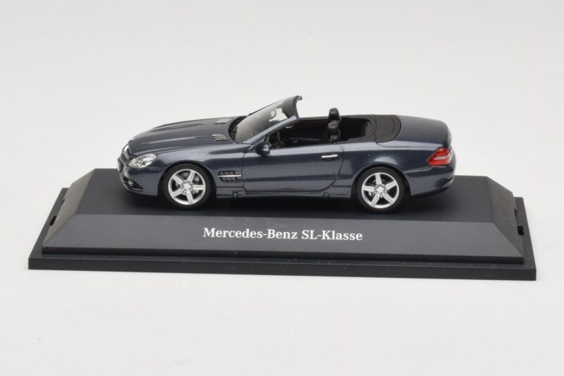 Mercedes SL R230 Tenorit Grey Metallic Minichamps 1:43 Mercedes SL R230 Tenorit Grey Metallic Minichamps 1:43 B66962392 Métal