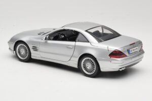 Mercedes SL55 AMG R230 Argent Maisto 1:18 36894 Métal — image 7 sur 8