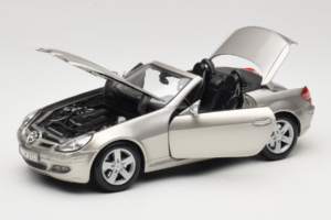 Mercedes SLK R171 Bronze Clair Métallisé Maisto 1:18 31674-R1 Métal — image 2 sur 8