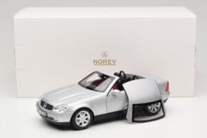 Mercedes SLK R170 Brilliant Silver Norev 1:18 183020 Métal — image 9 sur 9