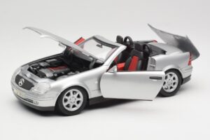 Mercedes SLK R170 Roadster Argent Maisto 1:18 31674 Métal — image 8 sur 9