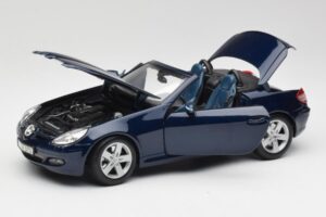 Mercedes SLK R171 Bleu Maisto 1:18 B66962190 Métal — image 2 sur 8