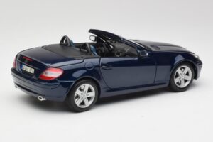 Mercedes SLK R171 Bleu Maisto 1:18 B66962190 Métal — image 3 sur 8