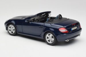Mercedes SLK R171 Bleu Maisto 1:18 B66962190 Métal — image 7 sur 8