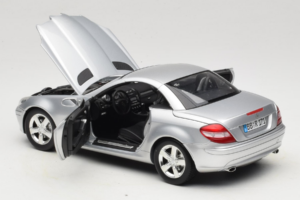 Mercedes SLK R171 Argent Minichamps 1:18 B66962318 Métal — image 5 sur 9