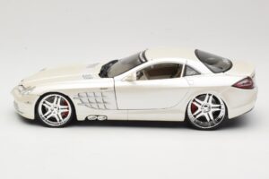 Mercedes SLR McLaren C199 Blanc Maisto 1:18 31068 Métal — image 4 sur 8
