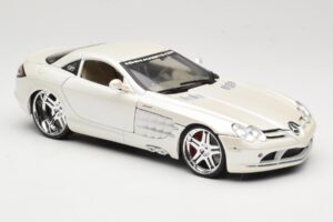 Mercedes SLR McLaren C199 Blanc Maisto 1:18 31068 Métal — image 6 sur 8
