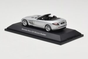 Mercedes SLR McLaren Roadster Crystal Laurit Silver Minichamps 1:43 B66961005 Métal — image 3 sur 4