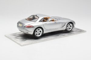 Mercedes SLR Vision Argent Édition Limitée Avec Socle en Aluminium Bburago 1:18 B66962102 Métal — image 3 sur 8