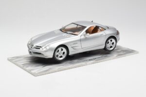 Mercedes SLR Vision Argent Édition Limitée Avec Socle en Aluminium Bburago 1:18 B66962102 Métal