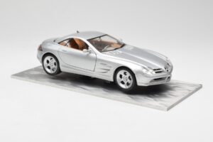 Mercedes SLR Vision Argent Édition Limitée Avec Socle en Aluminium Bburago 1:18 B66962102 Métal — image 6 sur 8