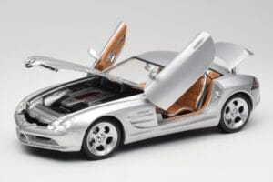Mercedes SLR Vision Liquid Argent Maisto 1:18 B66962101 Métal — image 2 sur 8