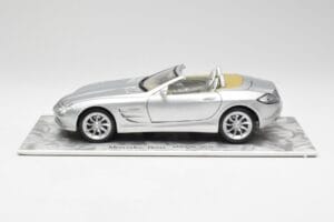 Mercedes SLR Vision Roadster Liquid Argent Maisto 1:18 B66963208 Métal — image 4 sur 8